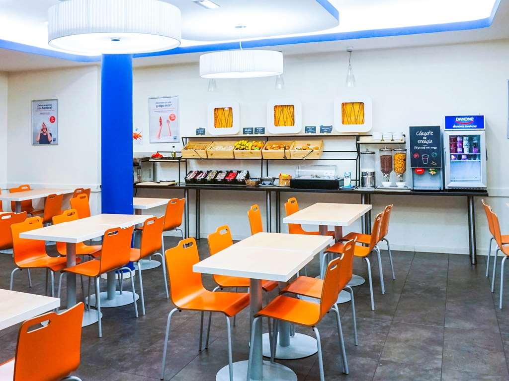 Ibis Budget Girona Costa Brava Restoran fotoğraf