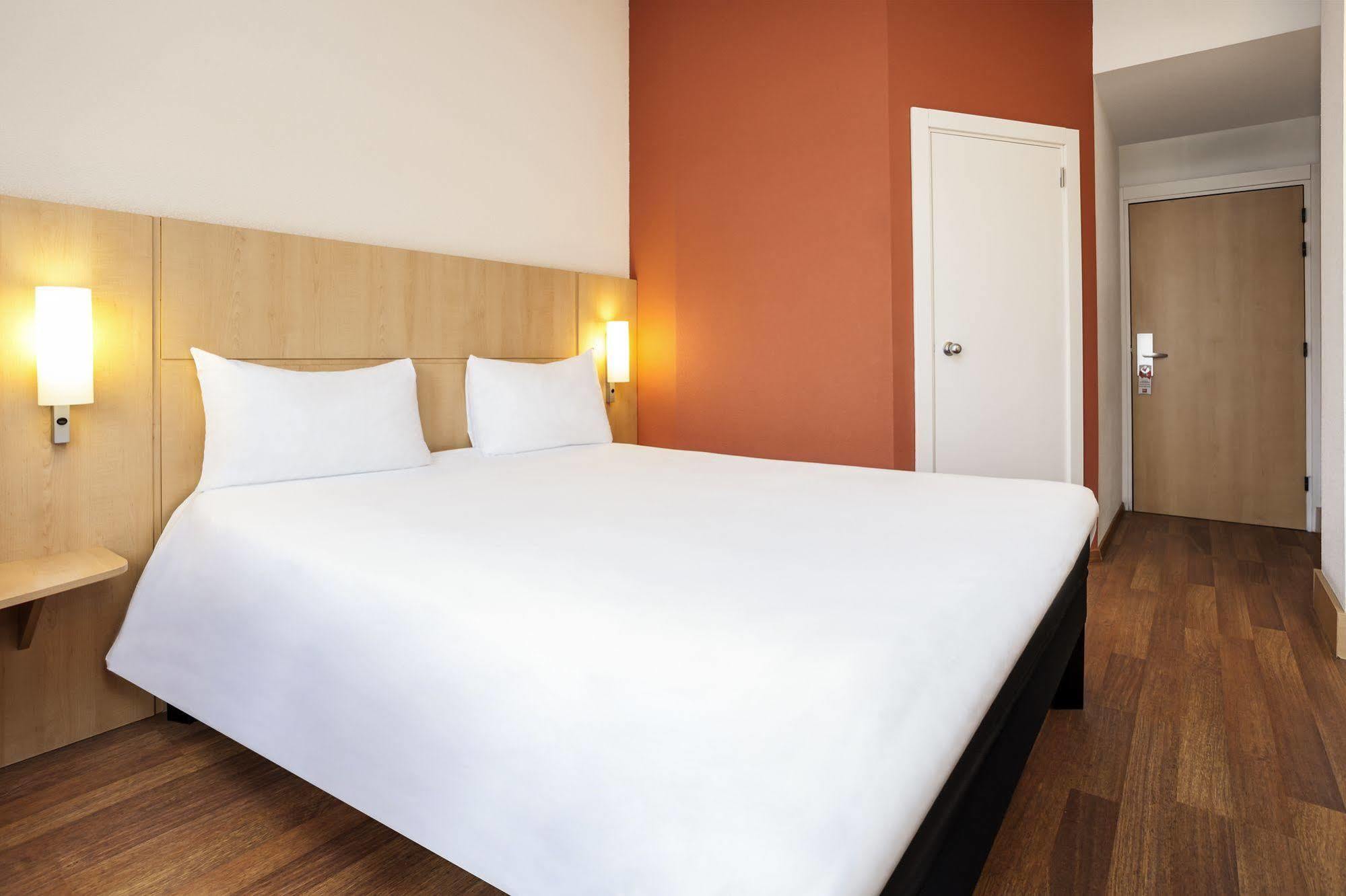 Ibis Budget Girona Costa Brava Dış mekan fotoğraf